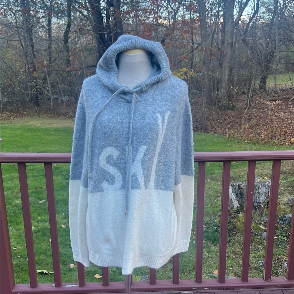 Cupcakes & cashmere XL Gray and White Ski Hooded Sweater.